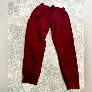 XS petite Mandala scrub pant. Regular jogger style. Burgundy